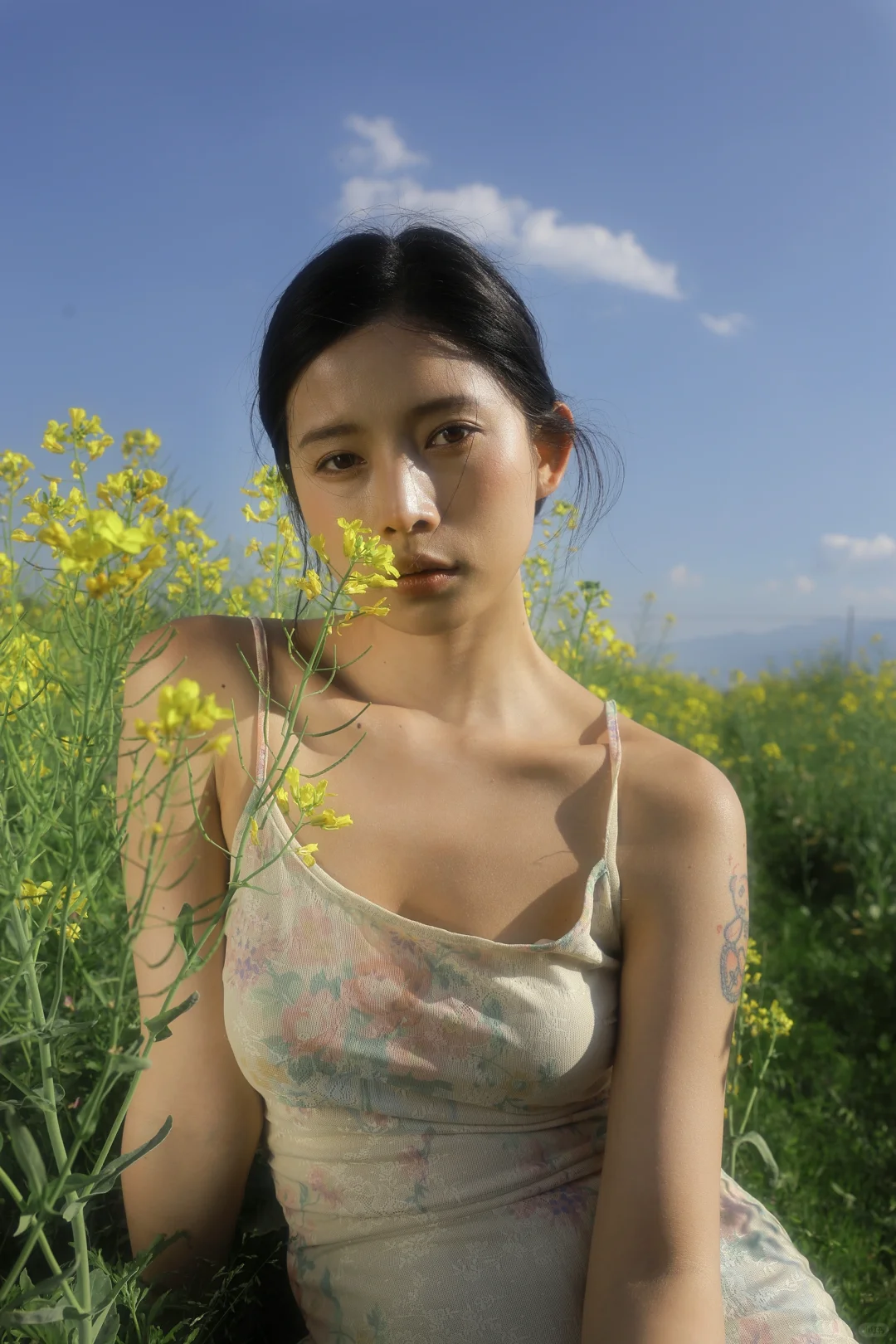 把油菜花拍出高级电影感｜春日氛围感封神了！