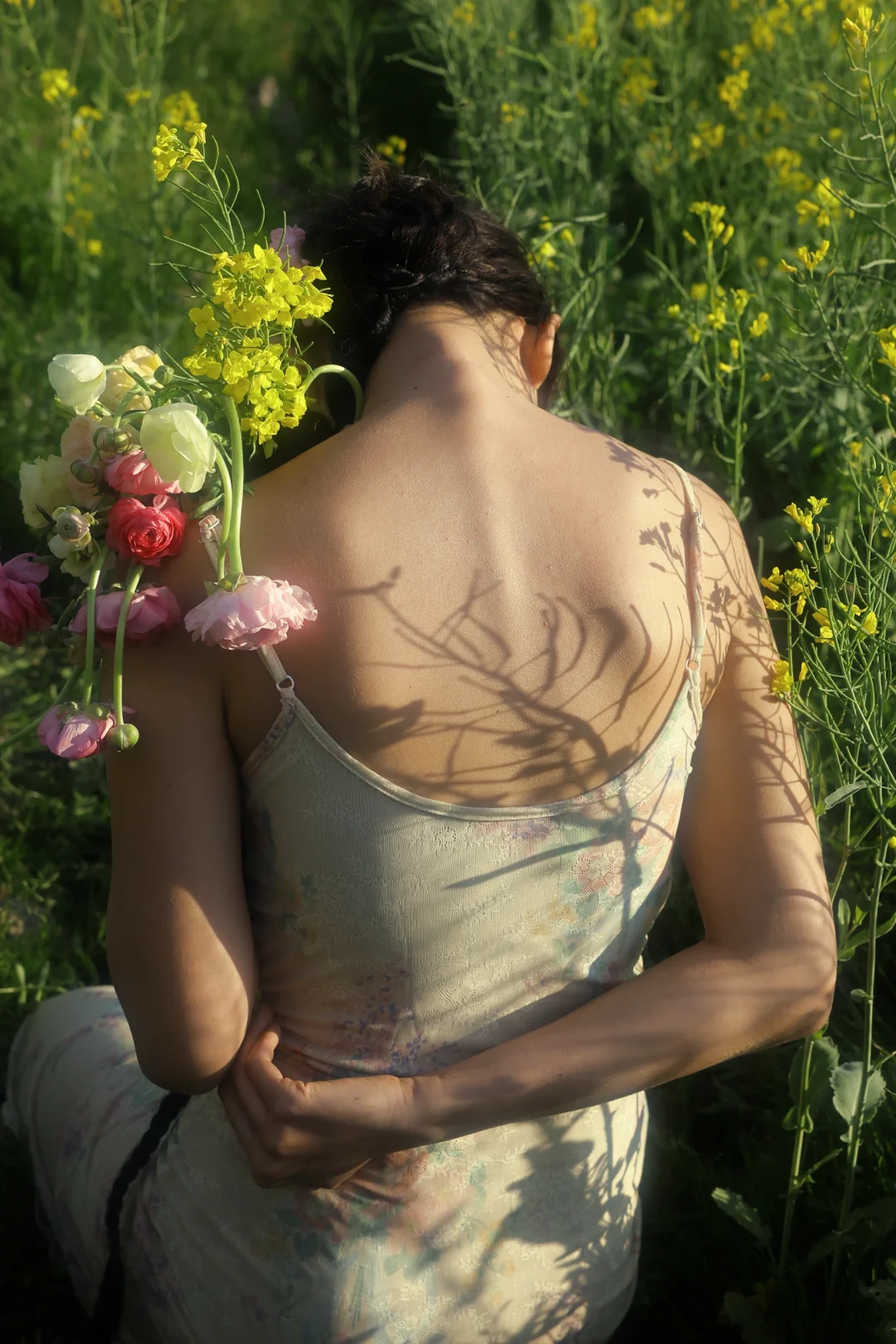 把油菜花拍出高级电影感｜春日氛围感封神了！