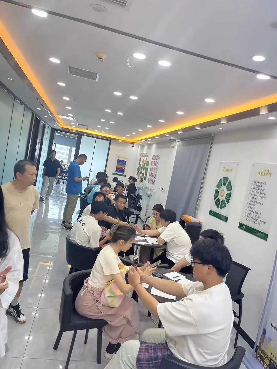 00后🐶白手起家APP拉新充场工作室