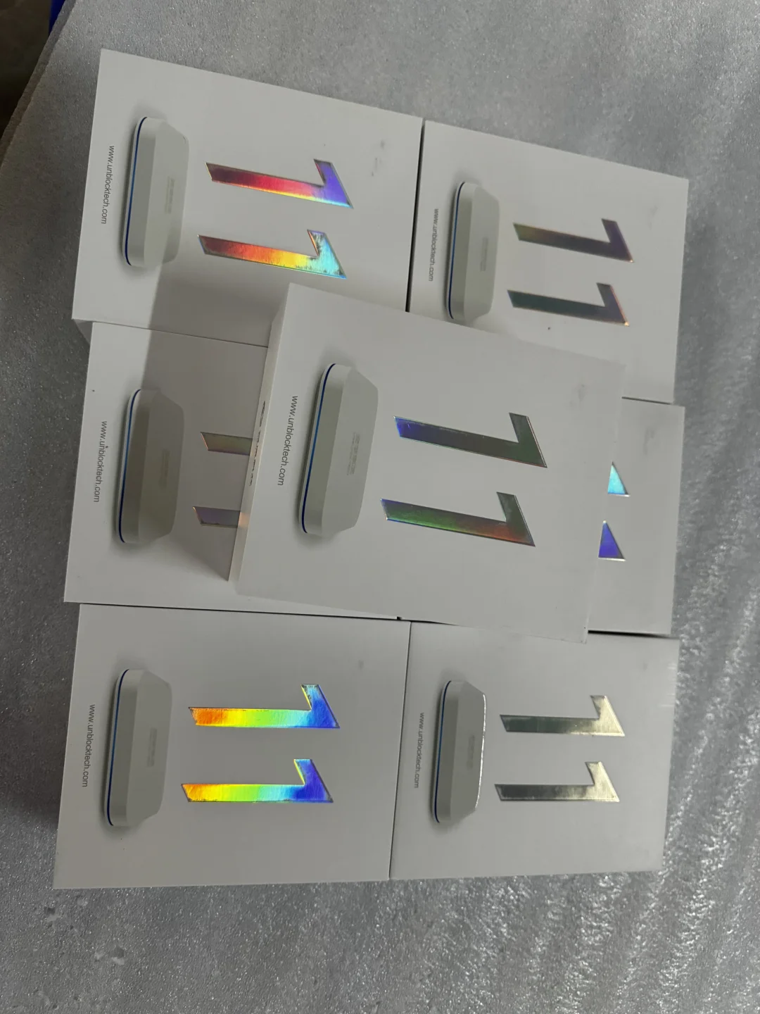 接老板命令骨折出21台安博11海外电视盒子