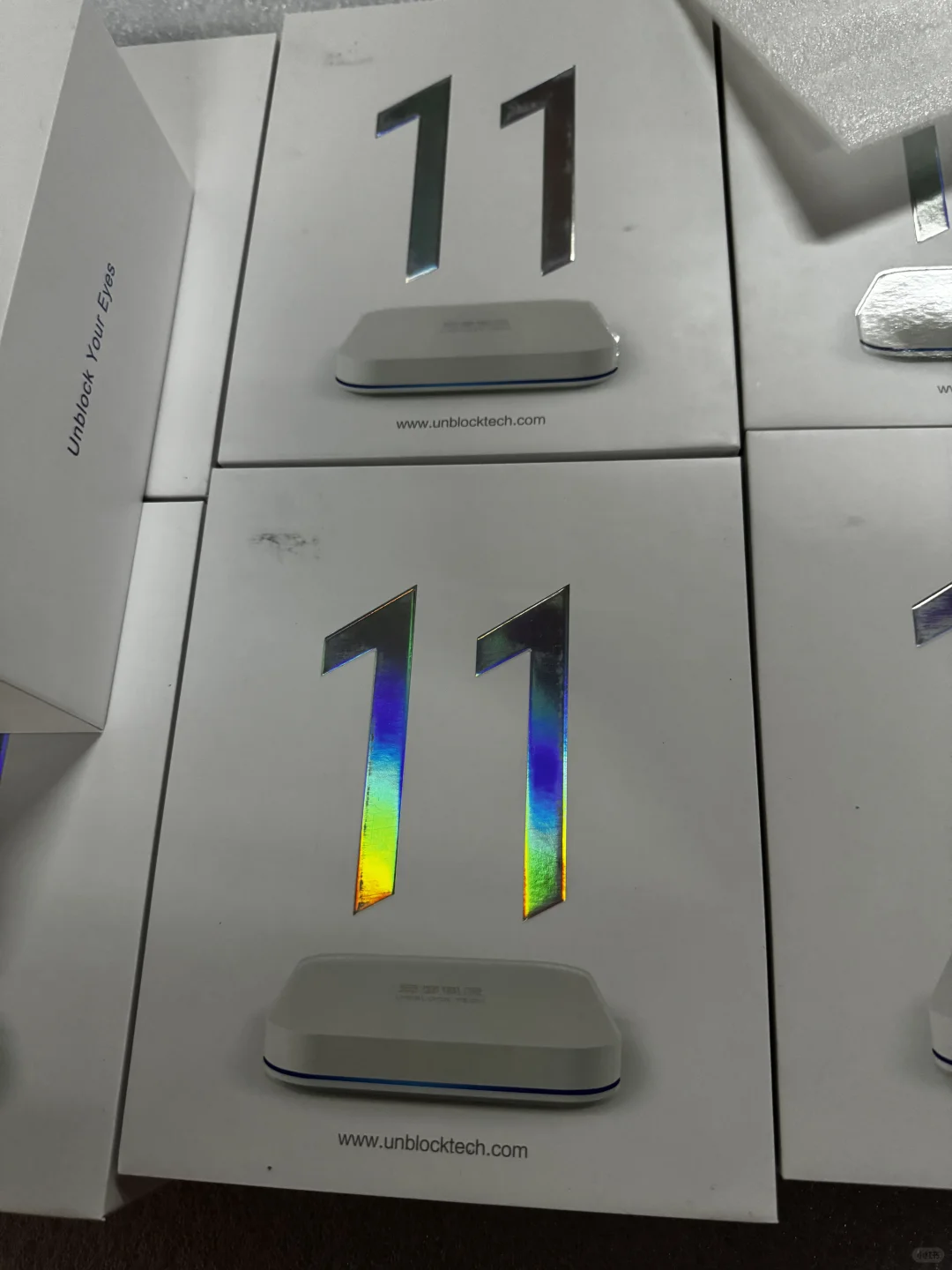 接老板命令骨折出21台安博11海外电视盒子