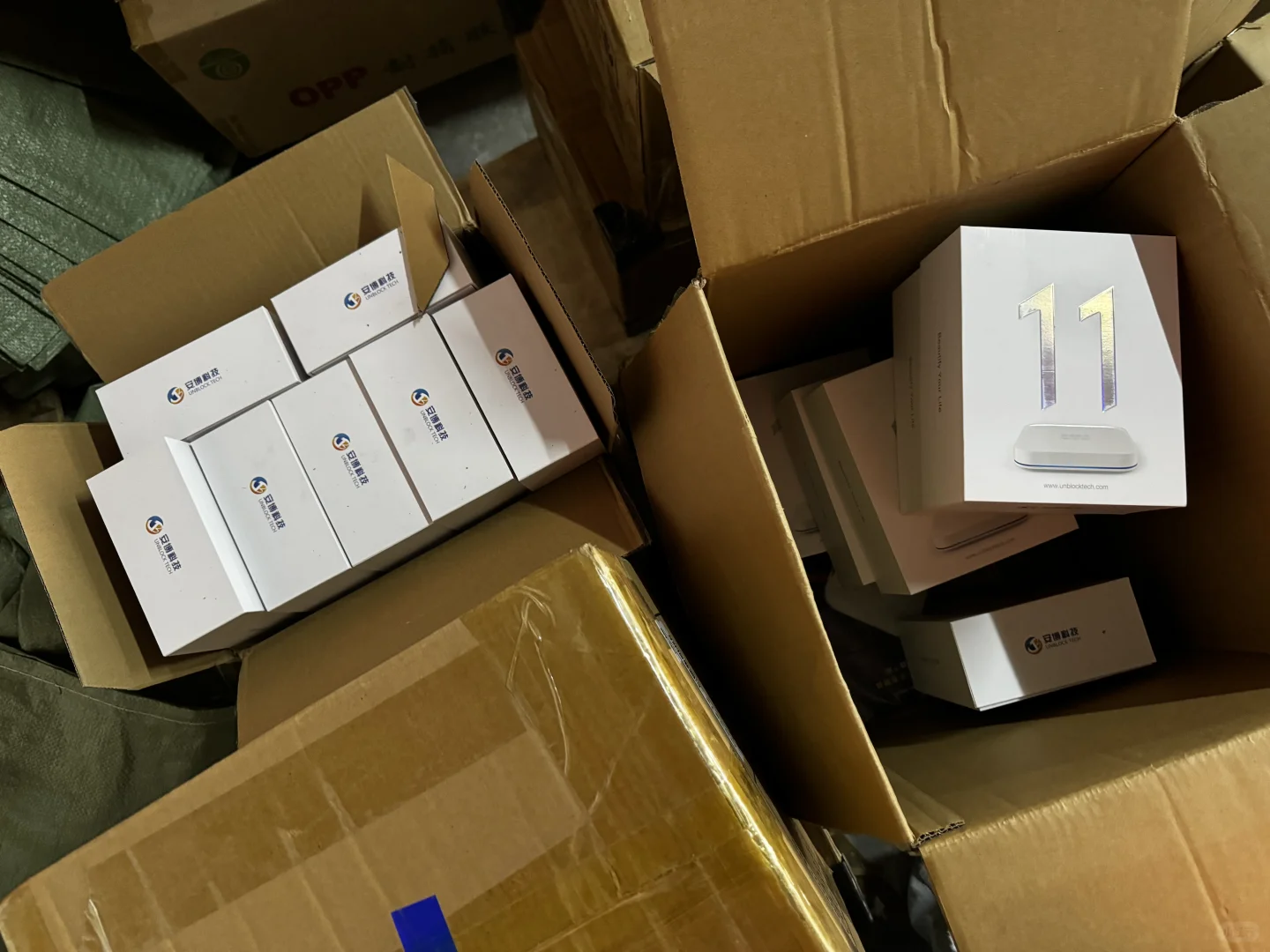 接老板命令骨折出21台安博11海外电视盒子