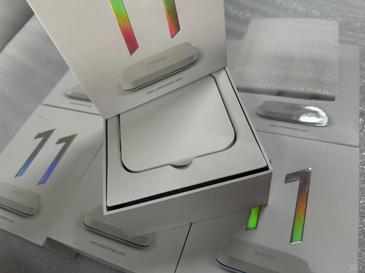 接老板命令骨折出21台安博11海外电视盒子