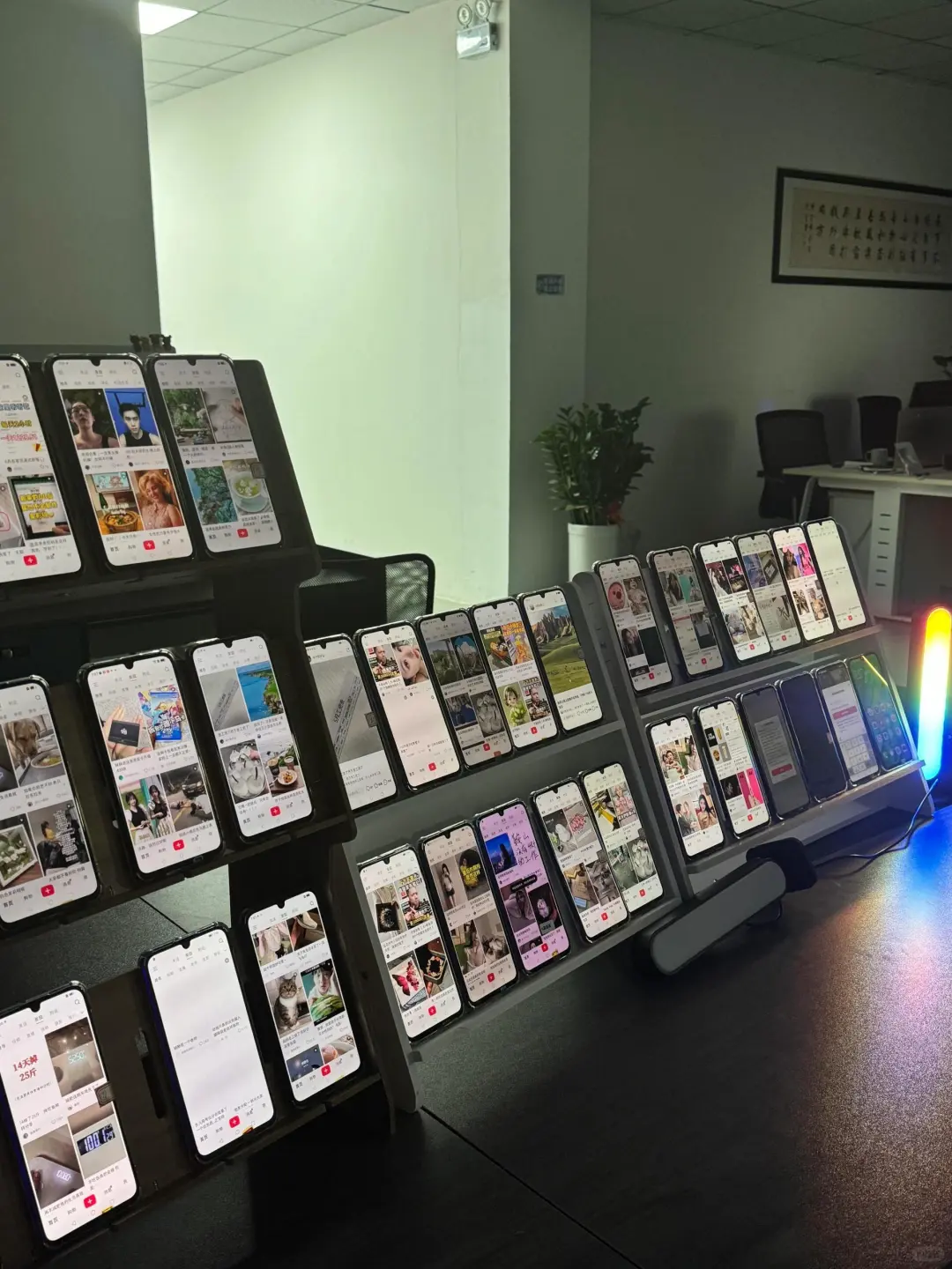 23岁创业一年半，手机搬砖工作室太香了