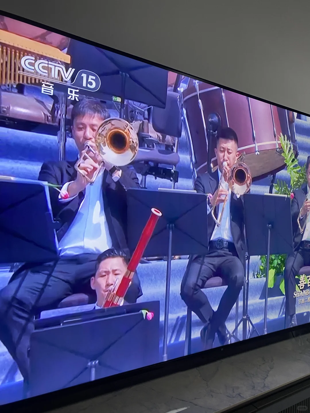 看个电视消除一天的疲惫千寻小微out了