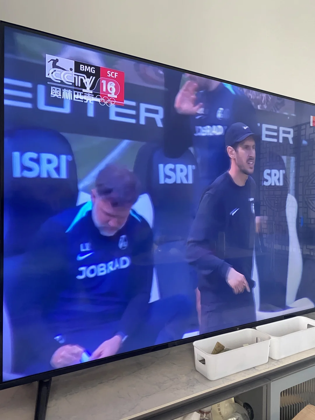 看电视这么麻烦的话还不如不看