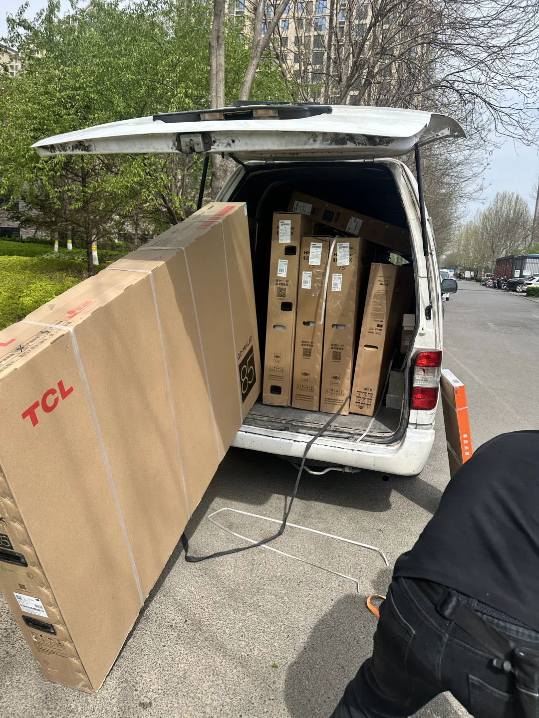 tcl85t7k 京东伸缩挂架送装一体大无语