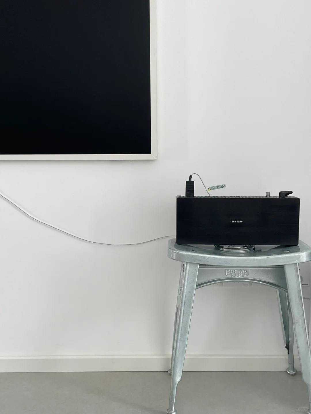 ⚙️用铁皮凳做了一个电视柜