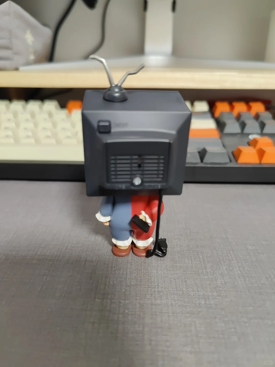 小野默剧隐藏电视机上手