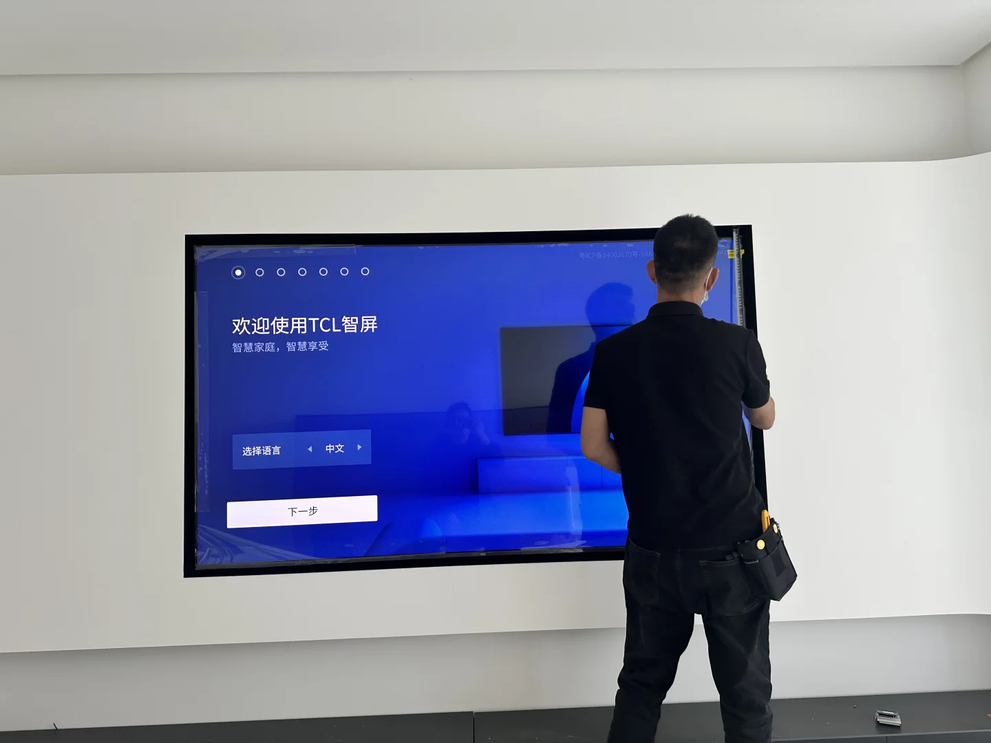 tcl85t7k 京东伸缩挂架送装一体大无语