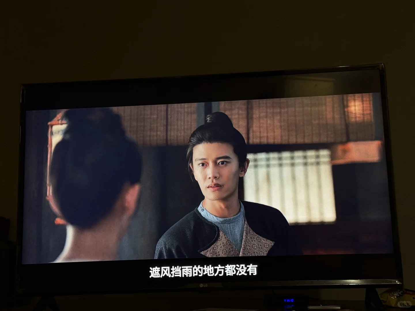 用电视盒子看电视真香啊！