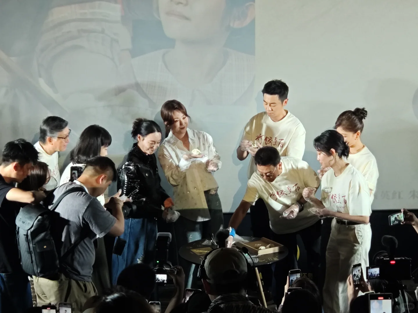 来看首映啦🙌丽丽妈咪好美