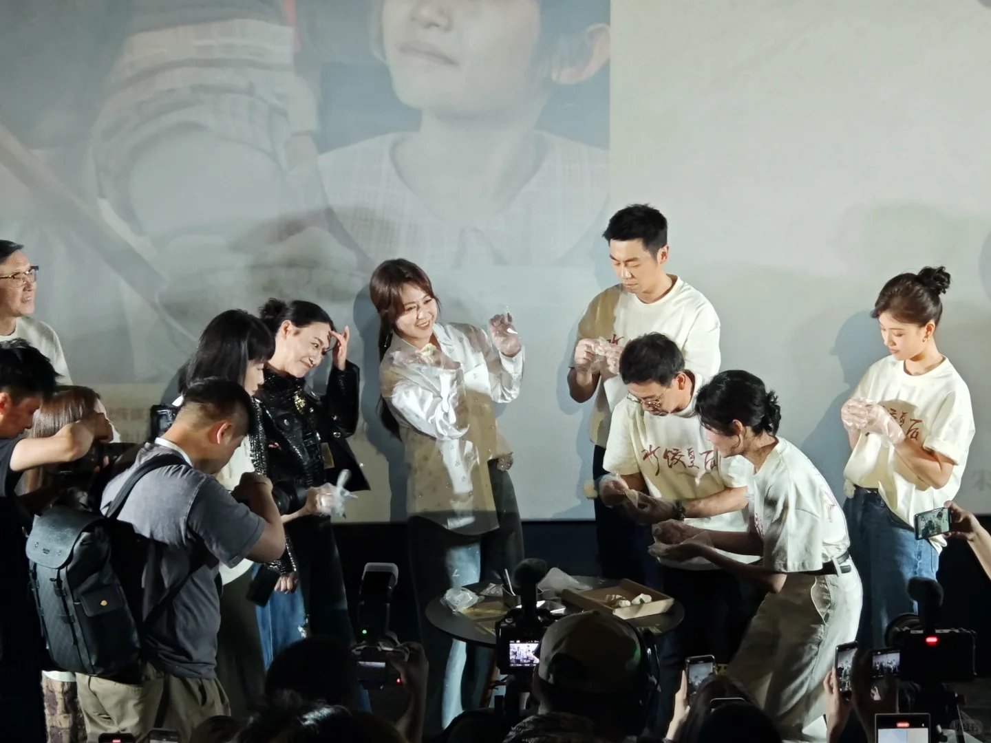 来看首映啦🙌丽丽妈咪好美