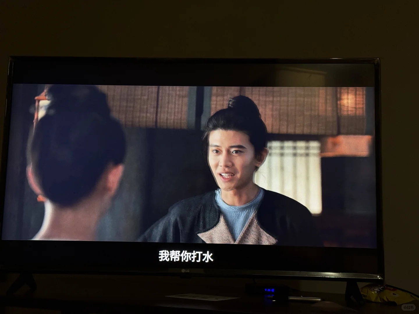 用电视盒子看电视真香啊！