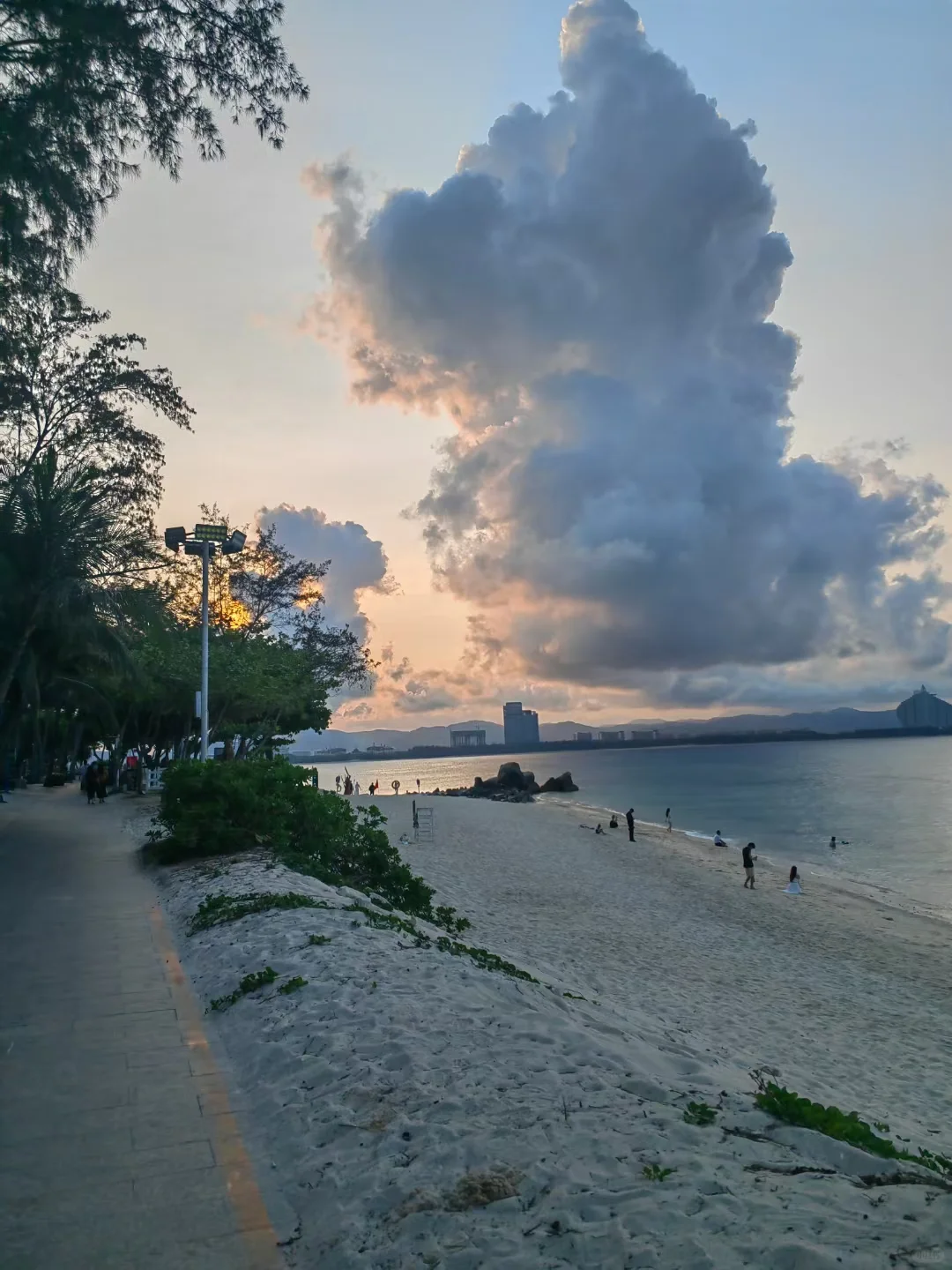 💰300元生存战🔥，悲喜影视伴我行🎬