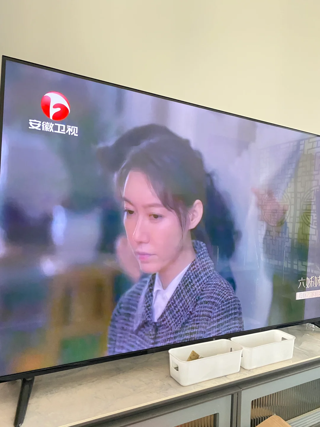 看智能电视步骤不麻烦躺沙发看舒心