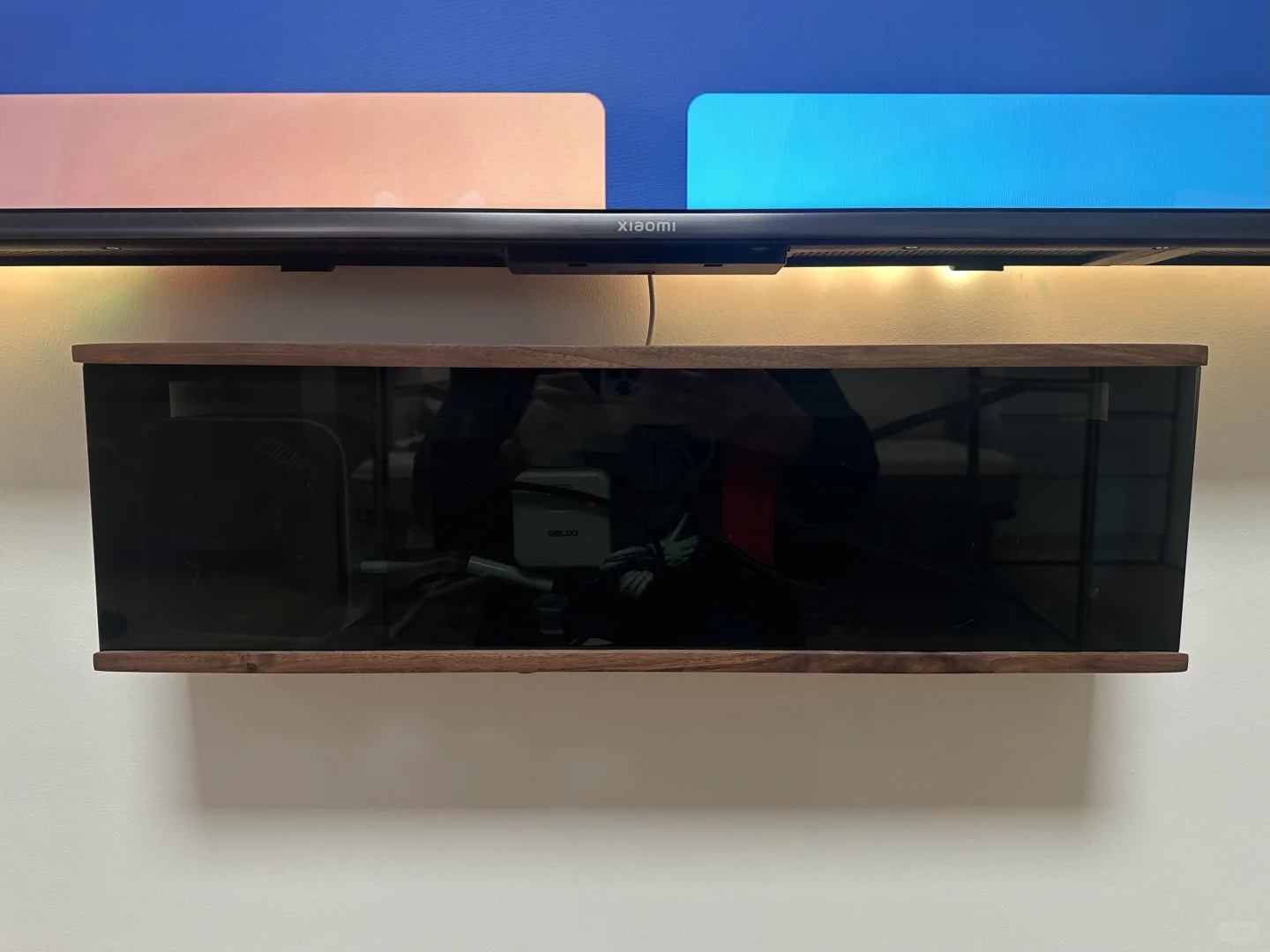 极简电视墙—小米电视+灯带+macmini+switch
