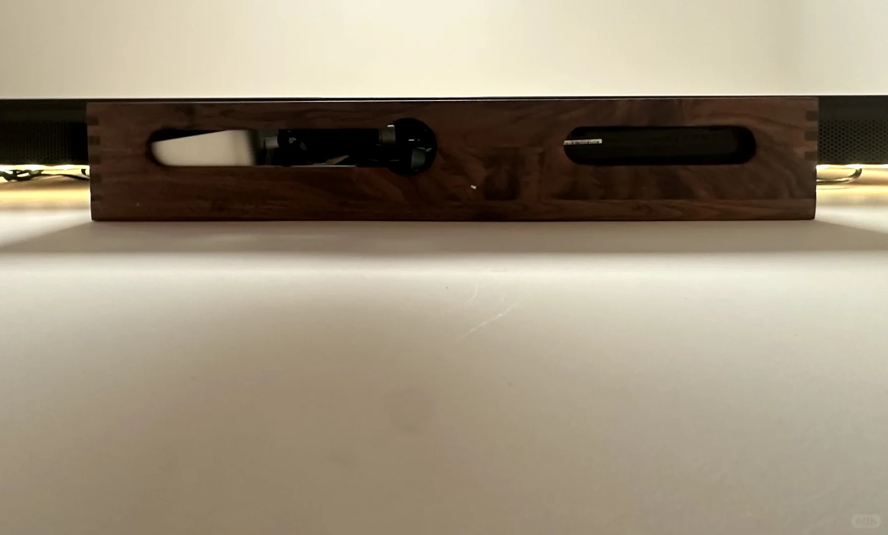 极简电视墙—小米电视+灯带+macmini+switch