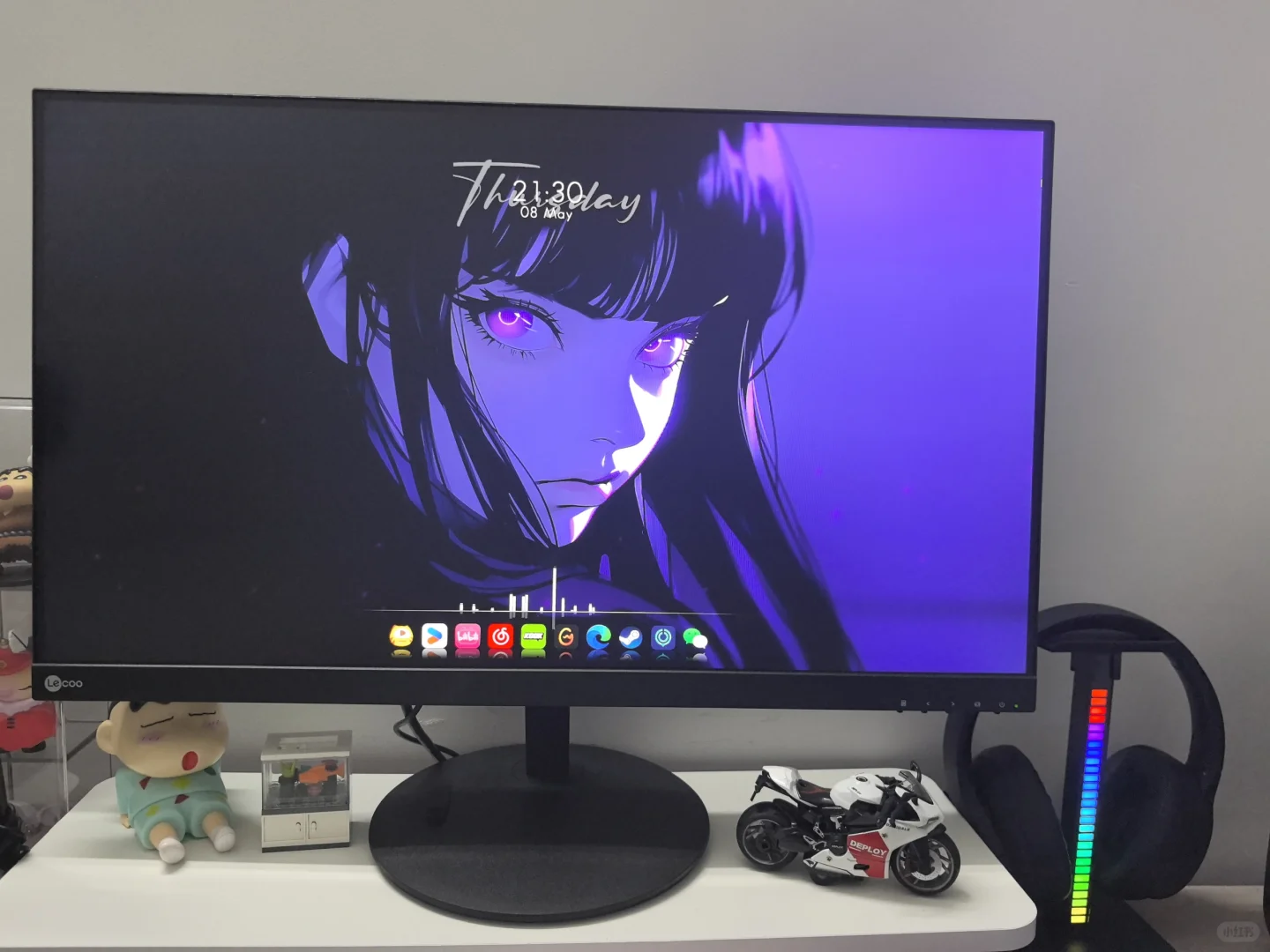 美化电脑桌面很简单的，只要几个软件