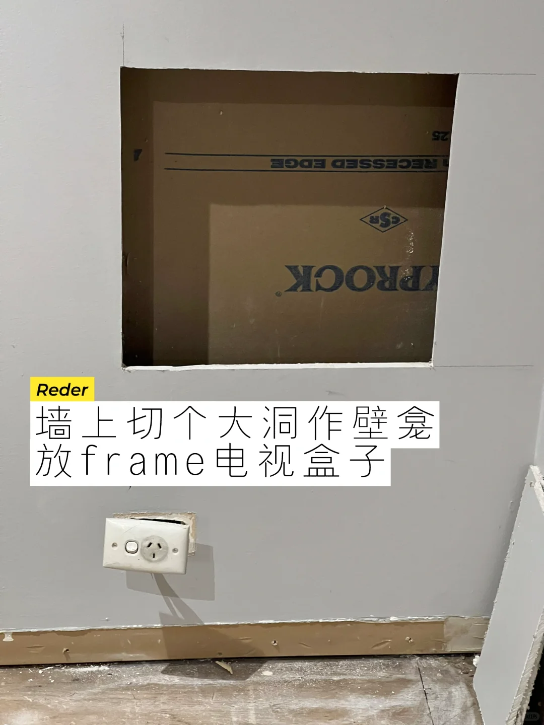 饭厅里挂了台三星Frame画壁电视