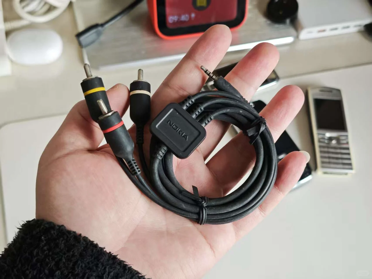 只需一根AV线，诺基亚旧手机秒变电视盒子