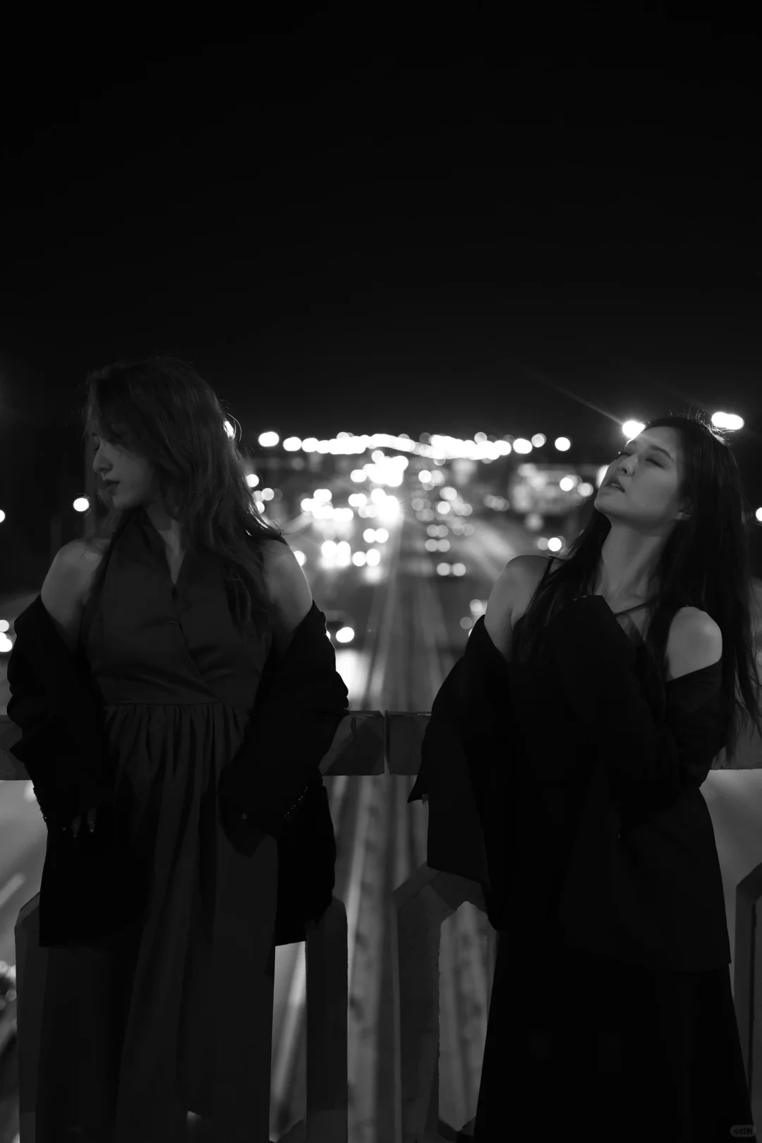 跟朋友在晚上拍的电影感照片📸