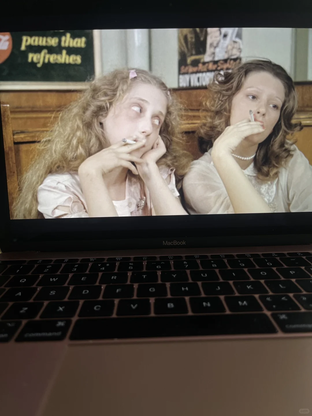 🪽拖了好久 终于看了wedding in white