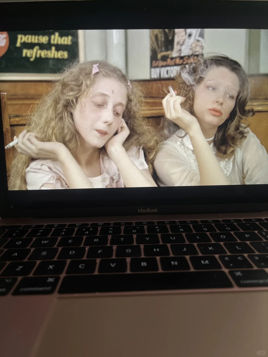 🪽拖了好久 终于看了wedding in white