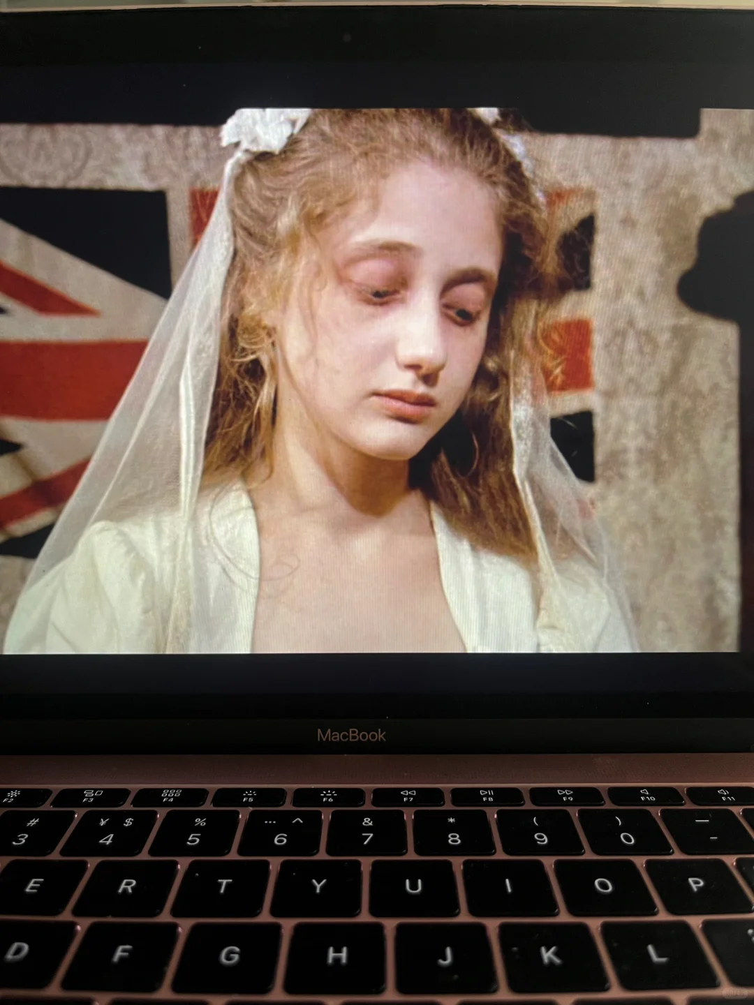 🪽拖了好久 终于看了wedding in white