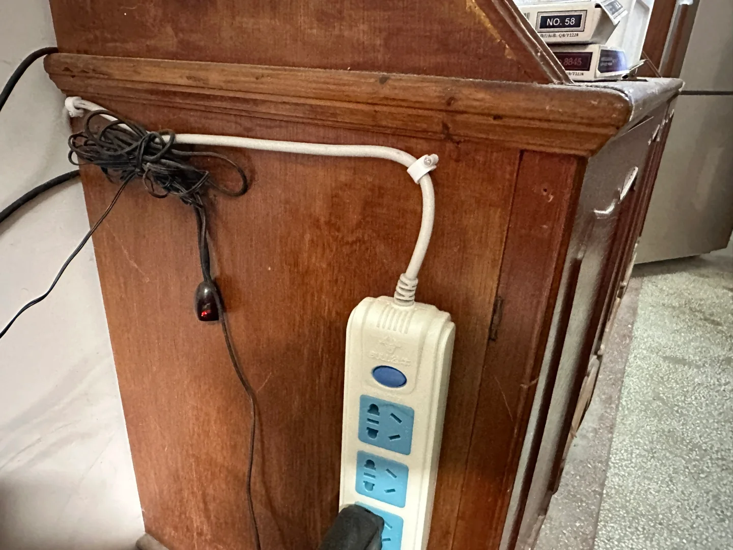 一个电视盒，轻松连接两台电视机！