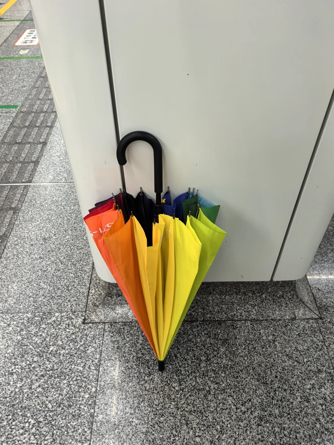 杭州下雨天了，没带伞怎么办