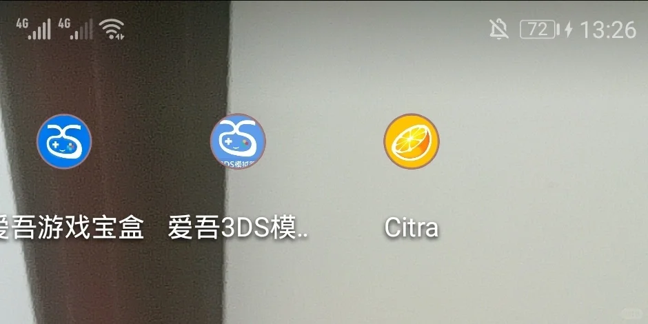 玩手机版朋友聚会新生活卡的看一眼