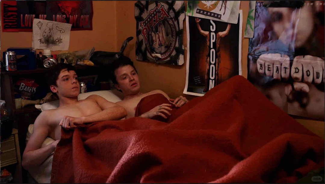 【衣不蔽🔥体】金典美剧五chi之徒👀过