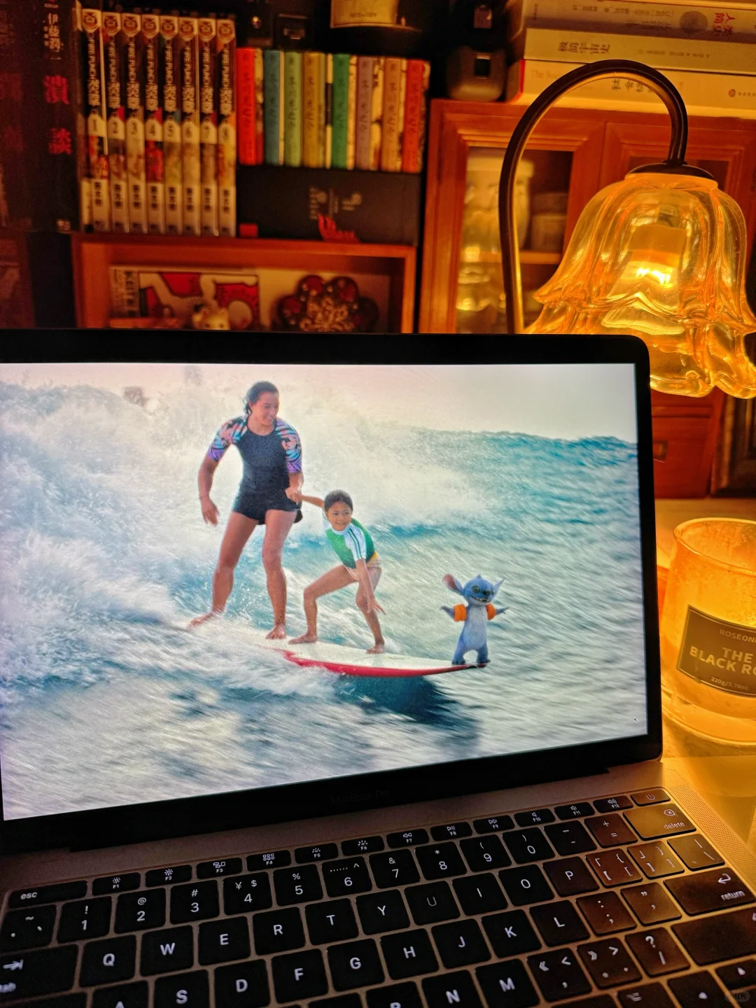 笑完就泪崩😭这片太会戳人软肋了吧😭好看‼️