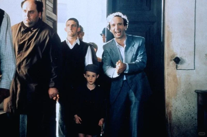 《美丽人生》:用爱与幽默点亮黑暗