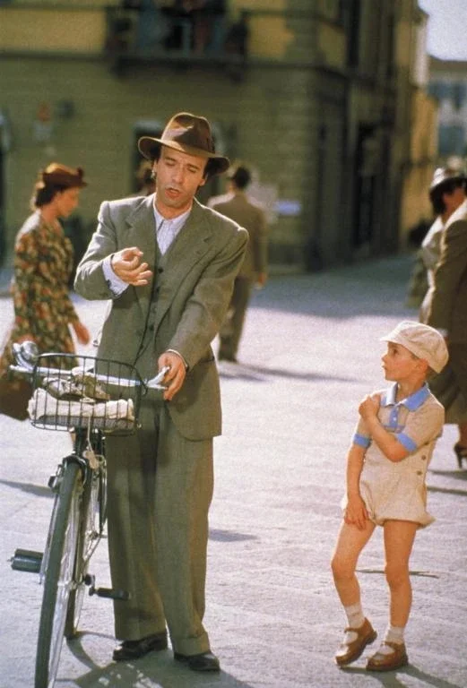 《美丽人生》:用爱与幽默点亮黑暗