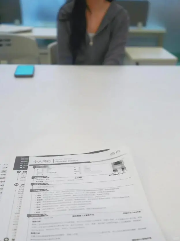 今天面了一个软件测试女生，让我猛抬头！