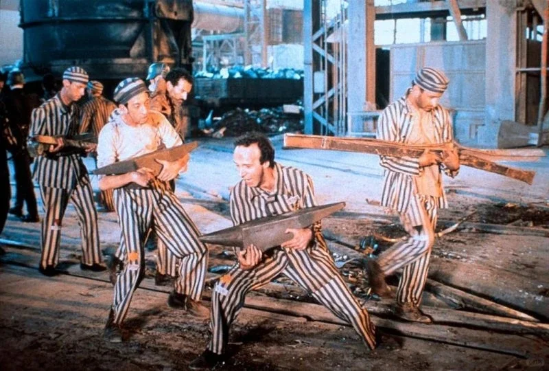 《美丽人生》:用爱与幽默点亮黑暗