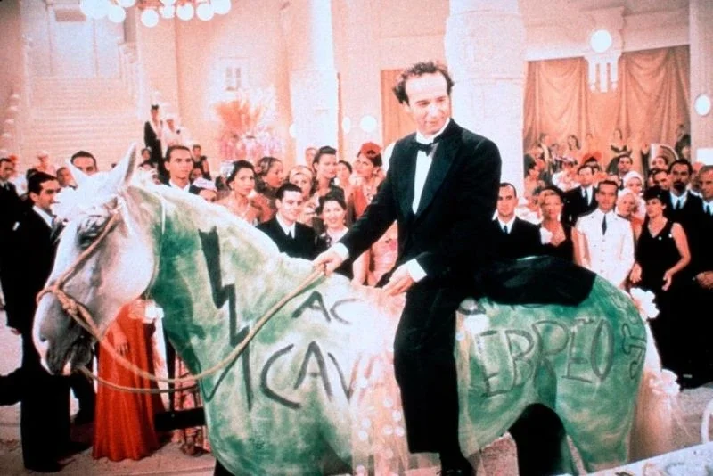 《美丽人生》:用爱与幽默点亮黑暗