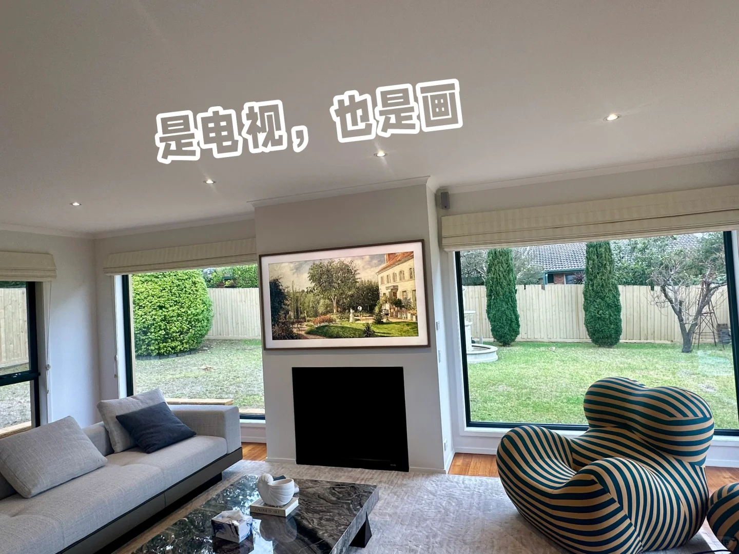 摆脱了黑盒子的画壁电视与壁炉更配