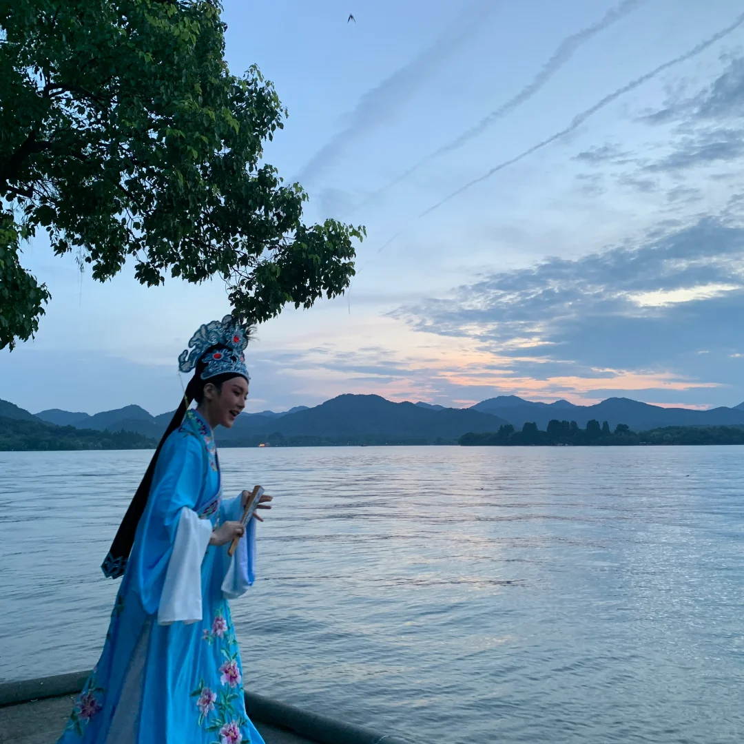 我主演的电影要在巴黎电影院放映咯