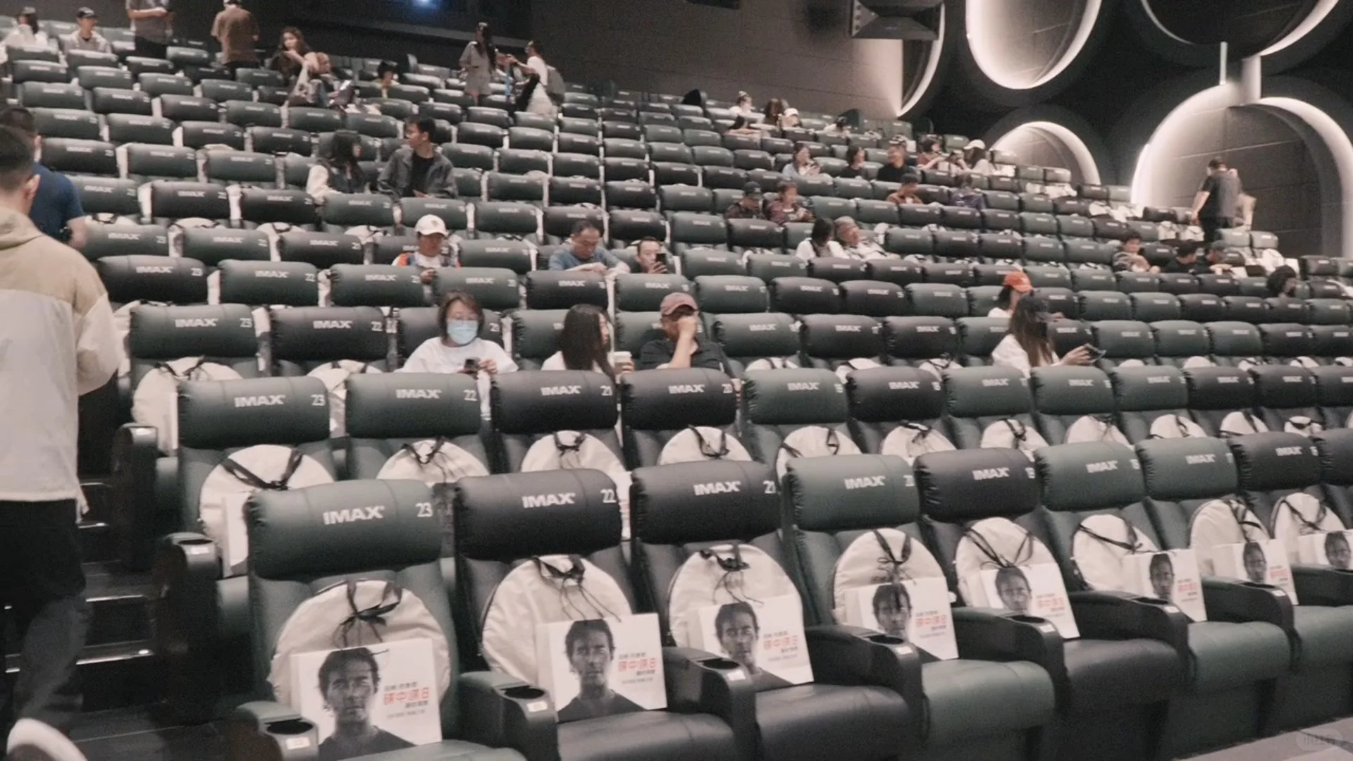 感觉阿汤在老了和老牛逼了之间反复横跳😭