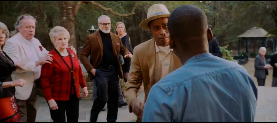 🎬《逃出绝命镇》：高分悬疑电影推荐