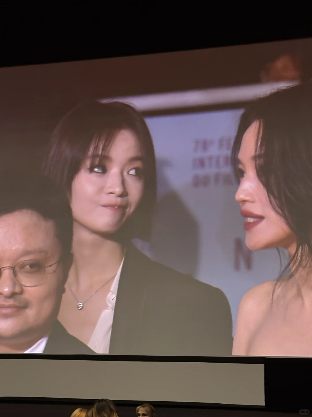 《狂野时代》里的她让我意外,有黑暗的美丽