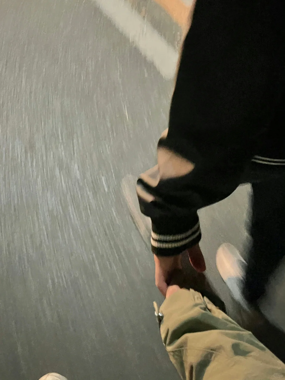 今年过年还是一个人回来吗 我：他趣🫡