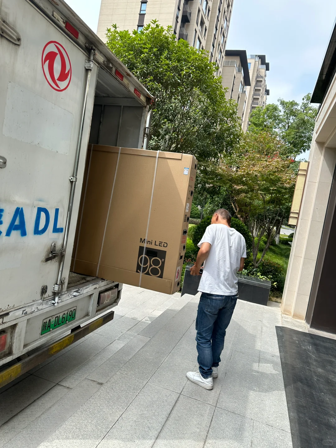 98寸电视到家全过程