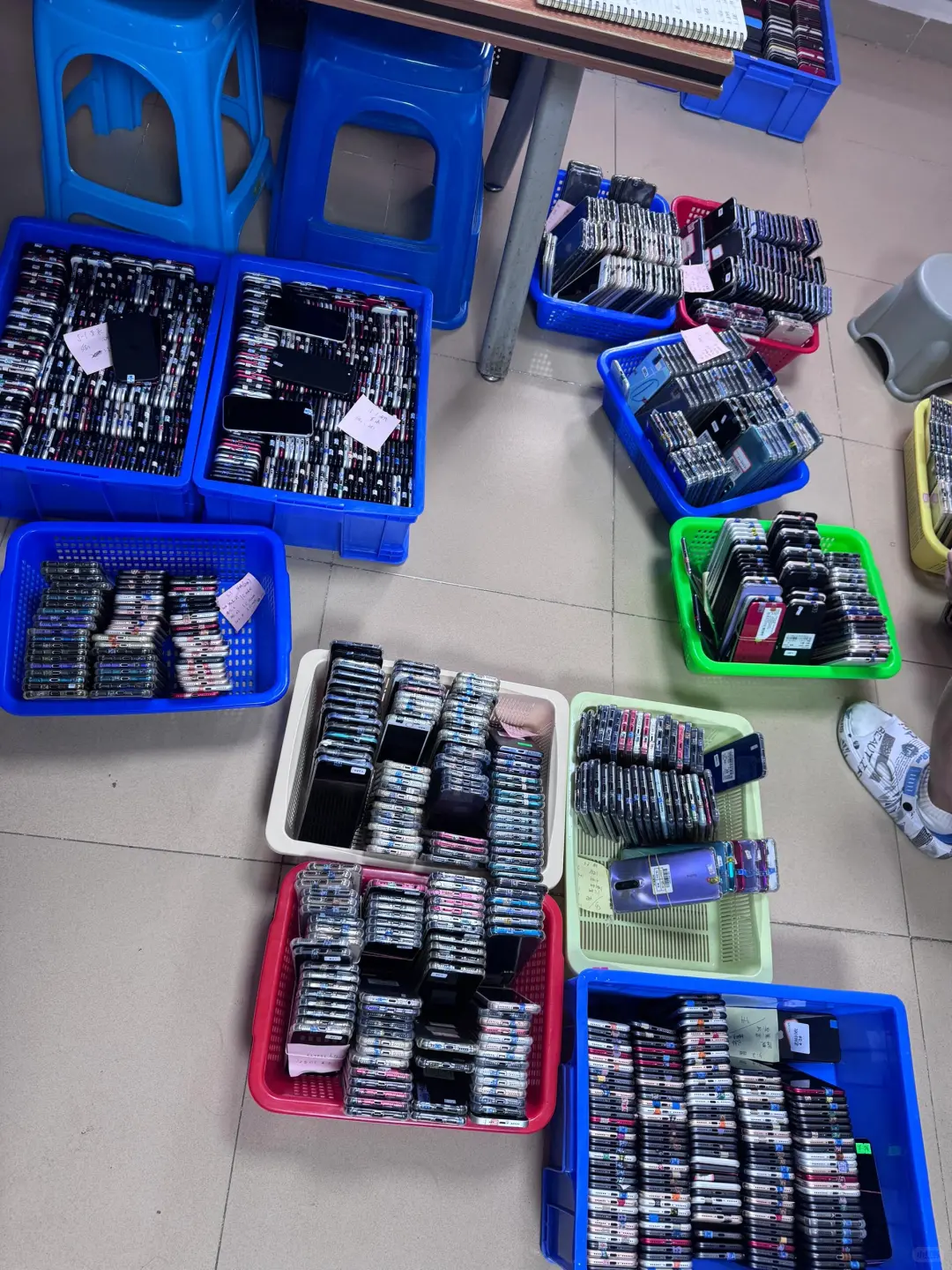 原来80台手机只要1600啊 我以为要1万呢