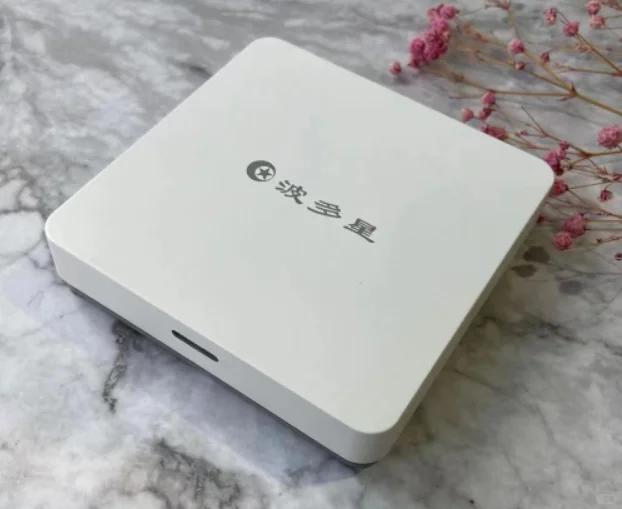 3款电视机顶盒，运行迅速不占空间