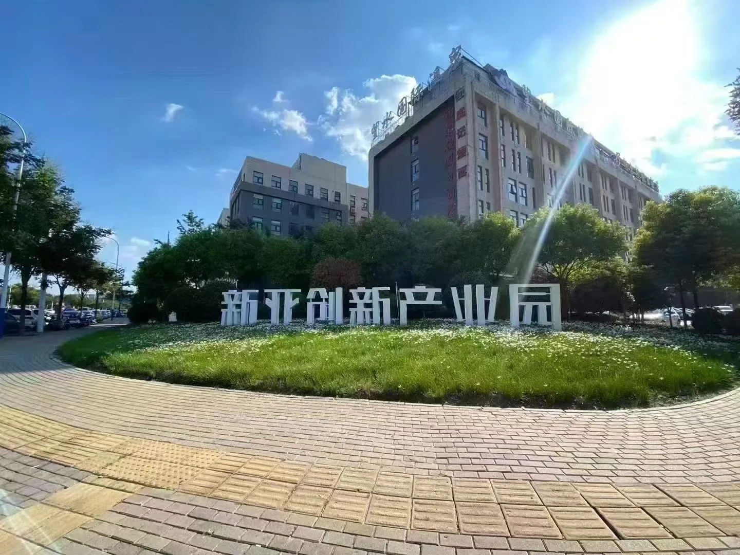 做软件，我们买了一栋楼