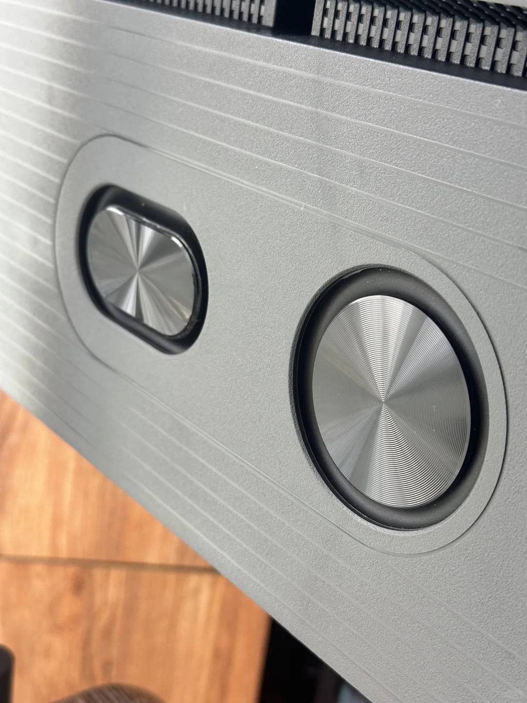 国补抄底MiniLED翻车？卧室电视刺客真香了！